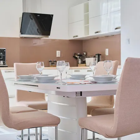 Pax Apartment