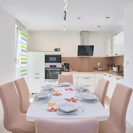 Pax By Litto * Split